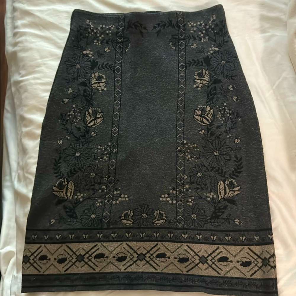 Max Studio pull on knit skirt.SizeXS